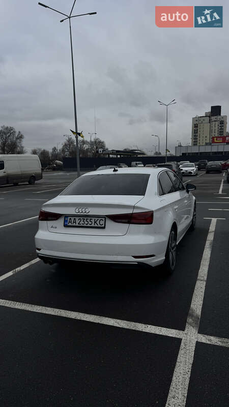 Седан Audi A3 2018 в Киеве
