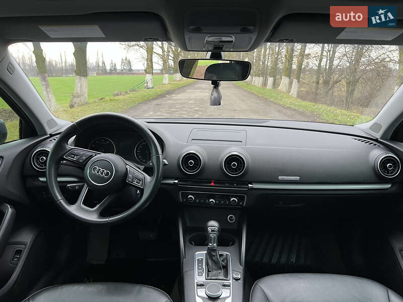 Седан Audi A3 2017 в Рівному