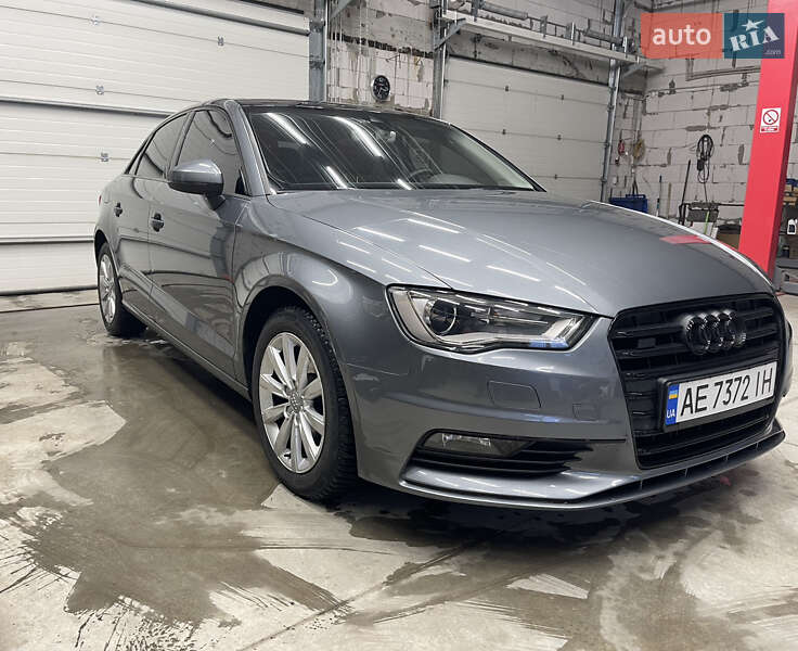 Седан Audi A3 2015 в Дніпрі