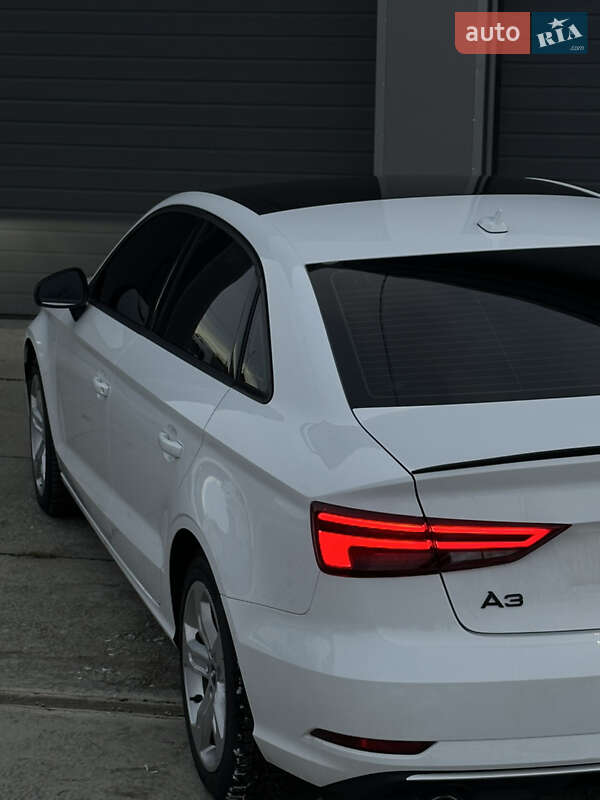 Седан Audi A3 2017 в Ивано-Франковске