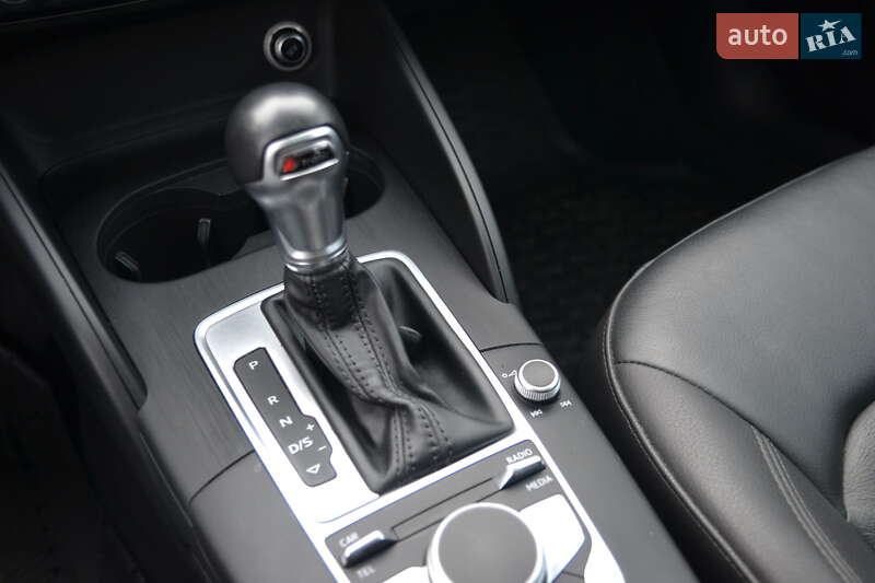 Седан Audi A3 2017 в Луцке