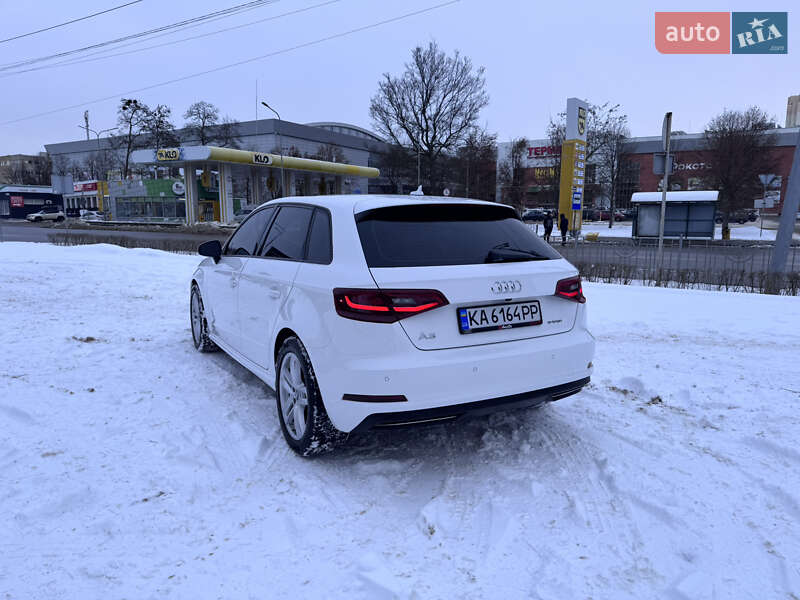 Хэтчбек Audi A3 2016 в Киеве