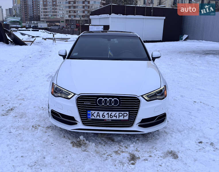 Хэтчбек Audi A3 2016 в Киеве