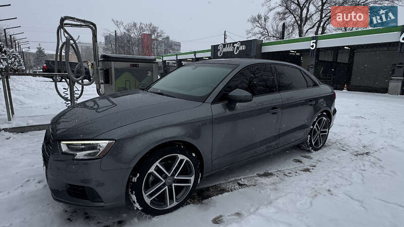 Седан Audi A3 2017 в Ізюмі