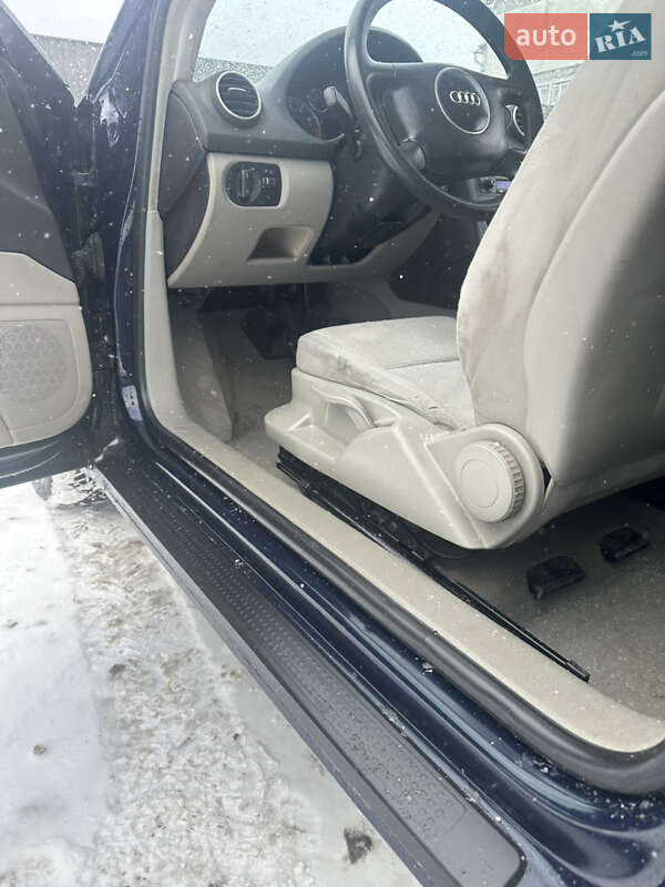 Хэтчбек Audi A3 2004 в Рахове