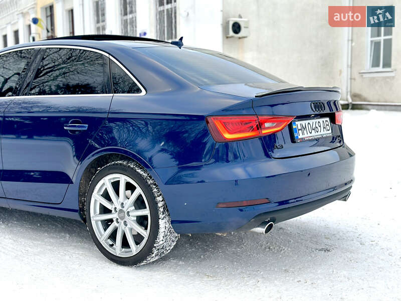 Седан Audi A3 2014 в Ромнах