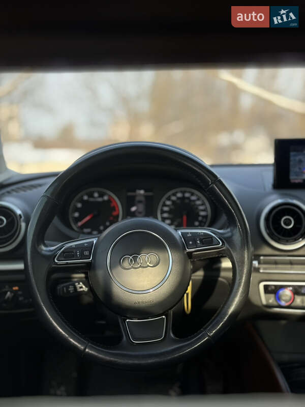 Седан Audi A3 2015 в Хмельницькому