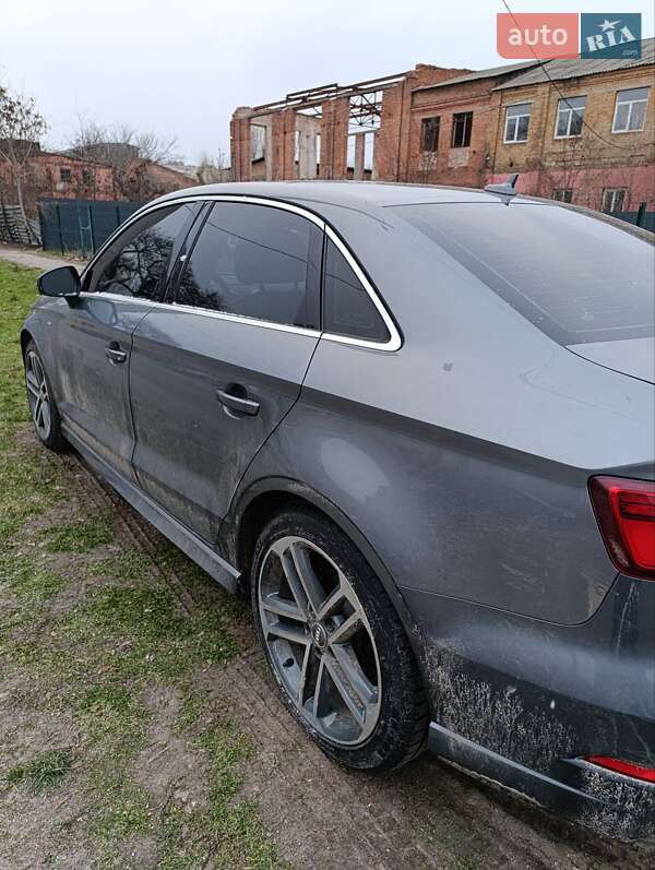 Седан Audi A3 2018 в Кропивницком