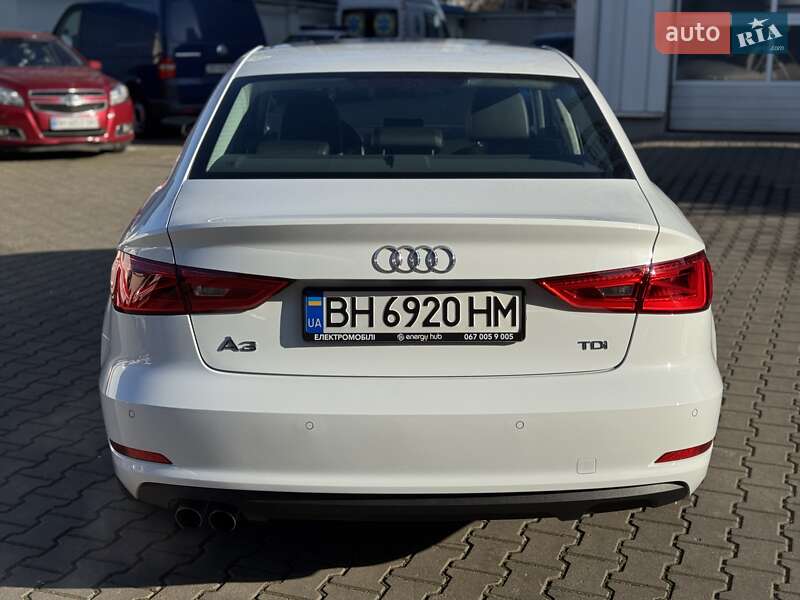 Седан Audi A3 2016 в Одессе