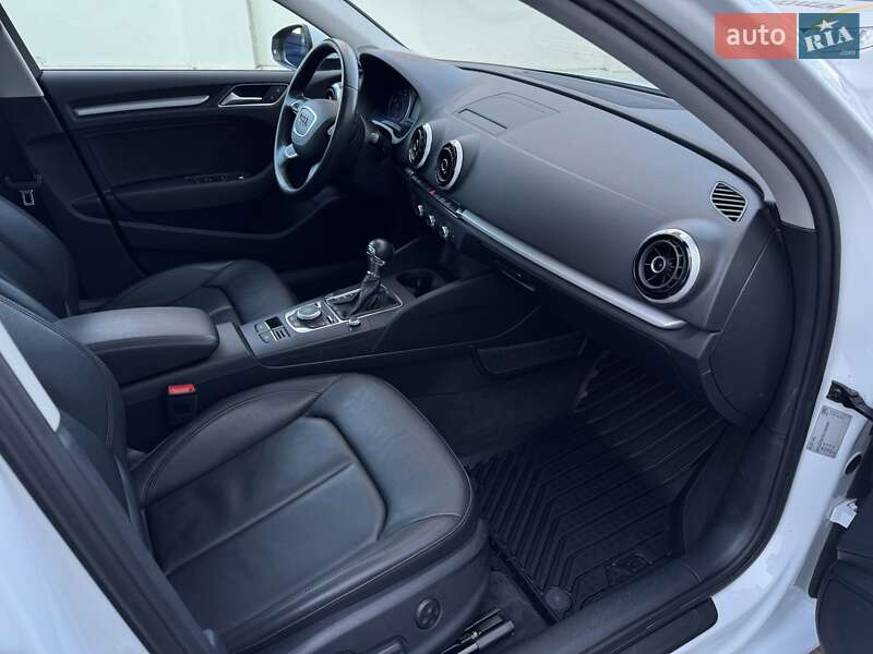 Седан Audi A3 2016 в Одессе