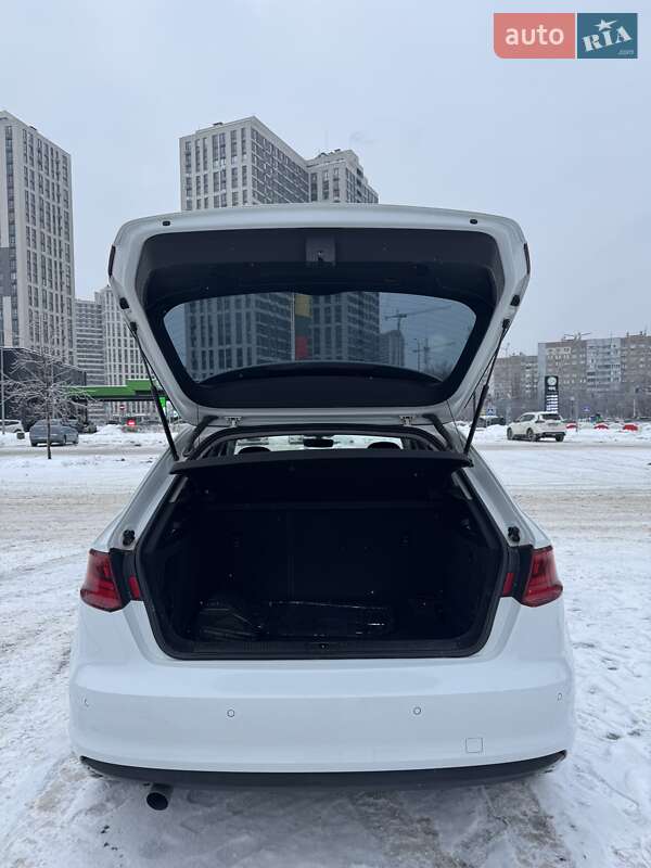 Хэтчбек Audi A3 2015 в Киеве