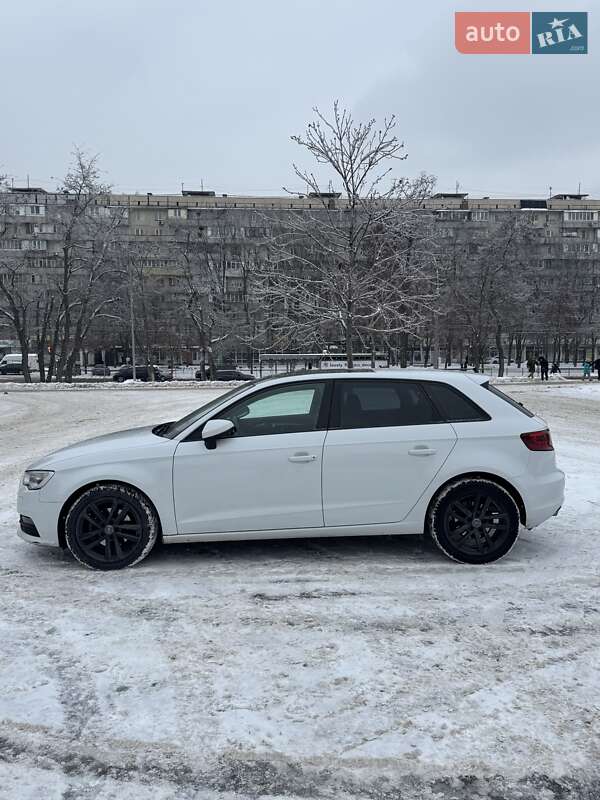 Хэтчбек Audi A3 2015 в Киеве