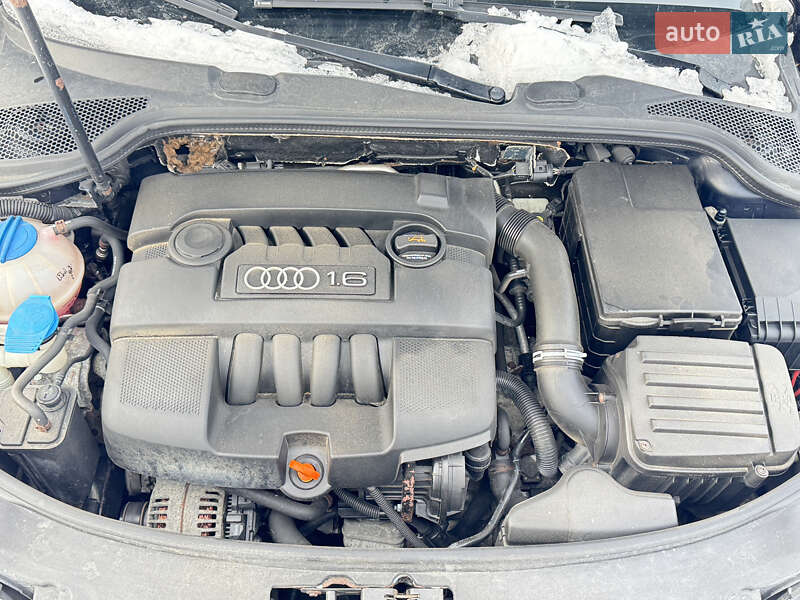 Хэтчбек Audi A3 2004 в Сходнице