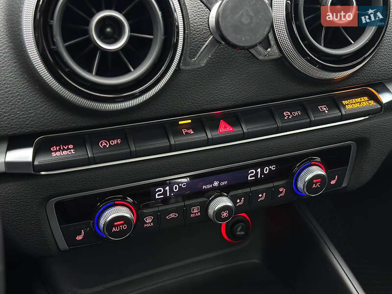 Седан Audi A3 2015 в Киеве