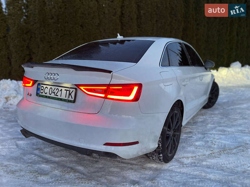 Седан Audi A3 2015 в Самборі