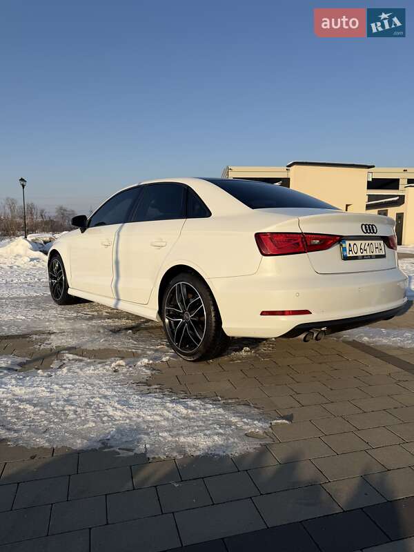Седан Audi A3 2016 в Мукачевому