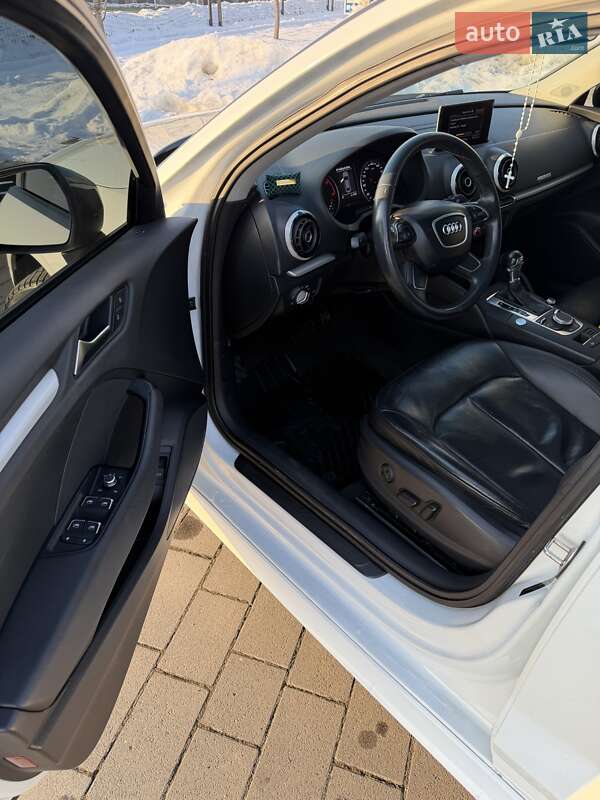 Седан Audi A3 2016 в Мукачевому