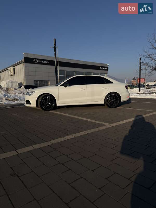 Седан Audi A3 2016 в Мукачевому