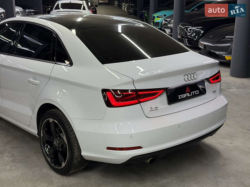Седан Audi A3 2015 в Одессе