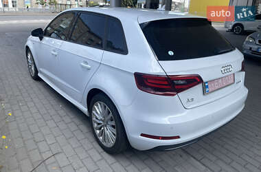 Хэтчбек Audi A3 2016 в Днепре