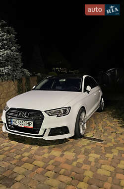 Седан Audi A3 2016 в Ровно