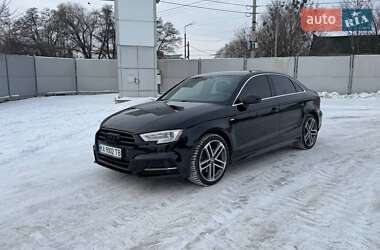 Седан Audi A3 2017 в Киеве