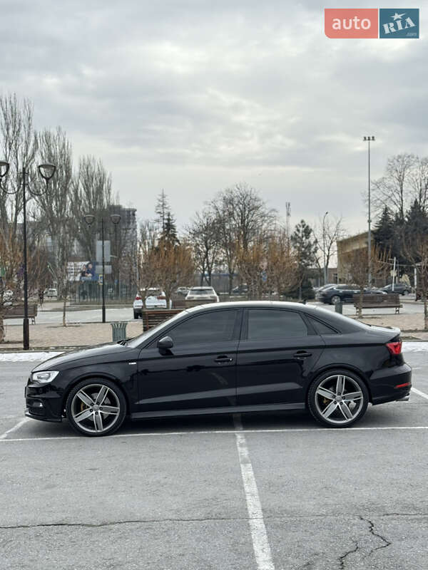 Седан Audi A3 2015 в Запорожье