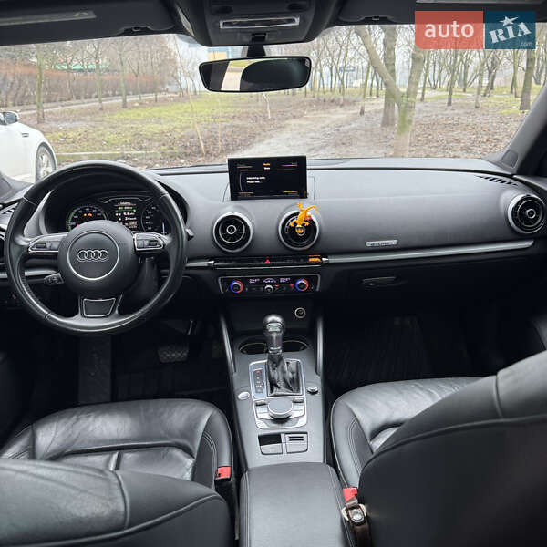 Хэтчбек Audi A3 2016 в Запорожье