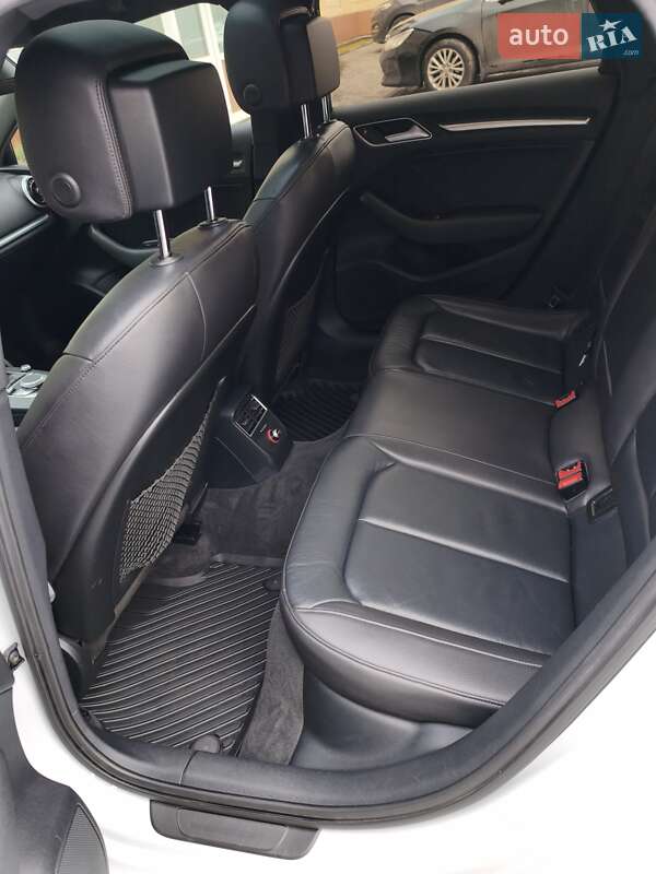 Седан Audi A3 2015 в Миколаєві