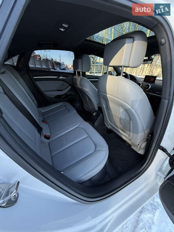 Седан Audi A3 2018 в Житомире