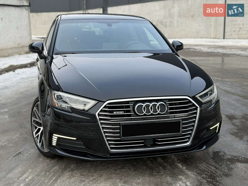 Хэтчбек Audi A3 2018 в Киеве