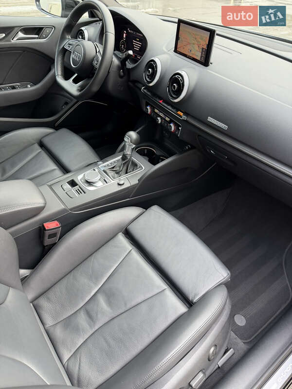 Хэтчбек Audi A3 2018 в Киеве