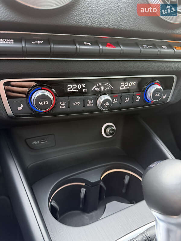 Хэтчбек Audi A3 2018 в Киеве