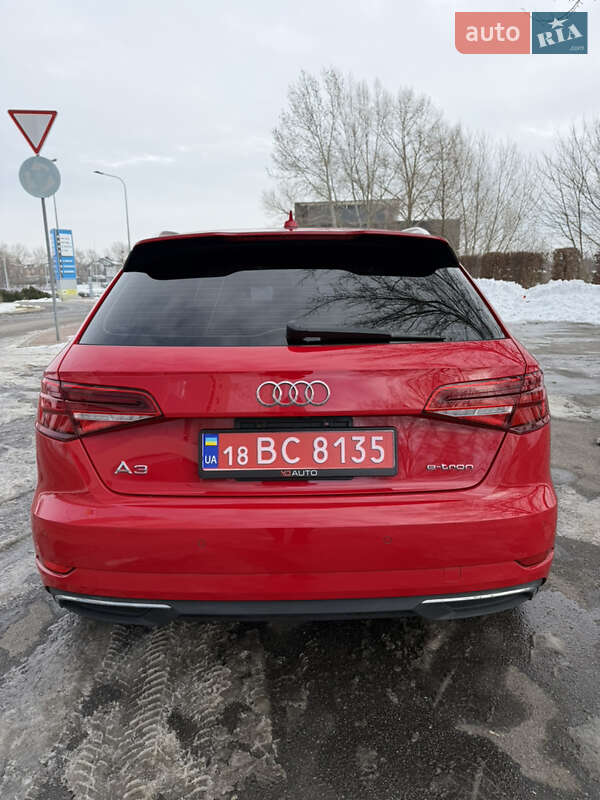 Хэтчбек Audi A3 2018 в Киеве