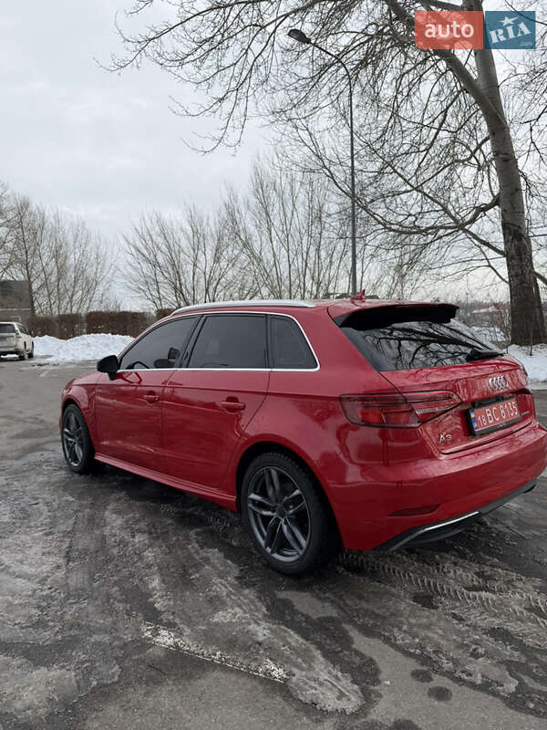 Хэтчбек Audi A3 2018 в Киеве