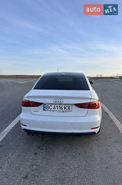 Седан Audi A3 2015 в Жовкве