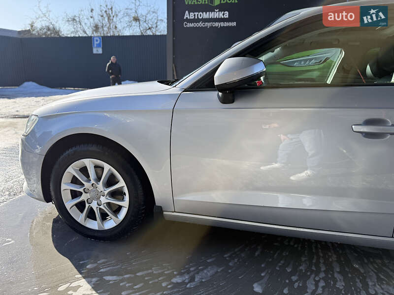 Хэтчбек Audi A3 2015 в Киеве