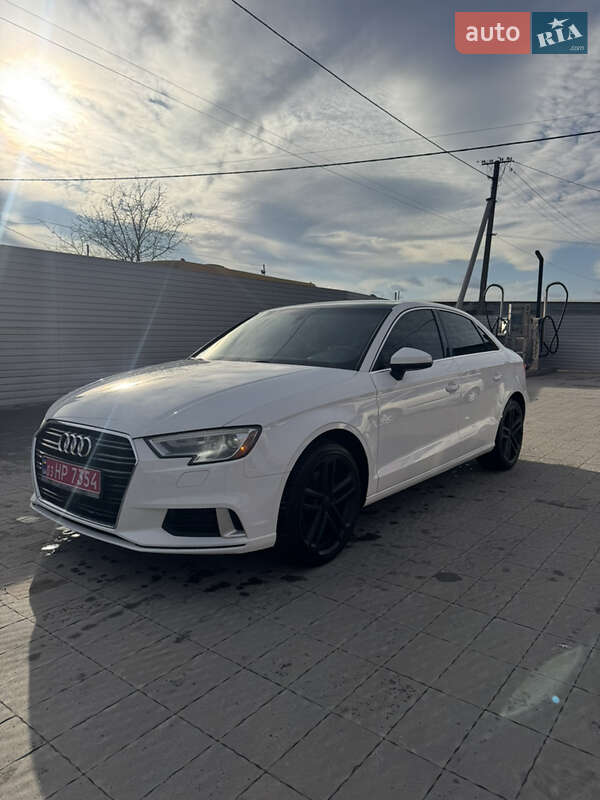 Седан Audi A3 2019 в Владимире