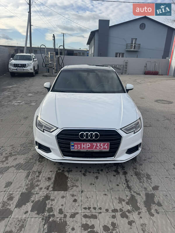Седан Audi A3 2019 в Владимире