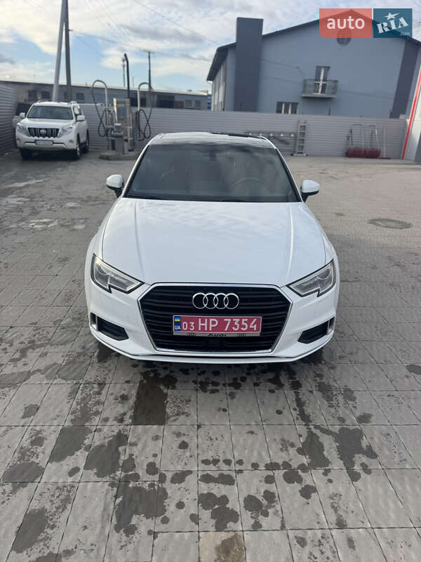 Седан Audi A3 2019 в Владимире