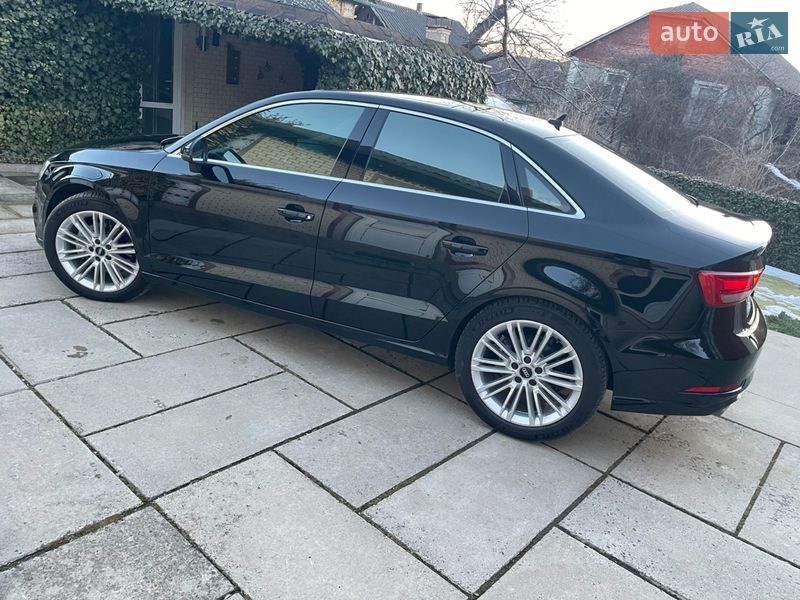Седан Audi A3 2018 в Гнівані