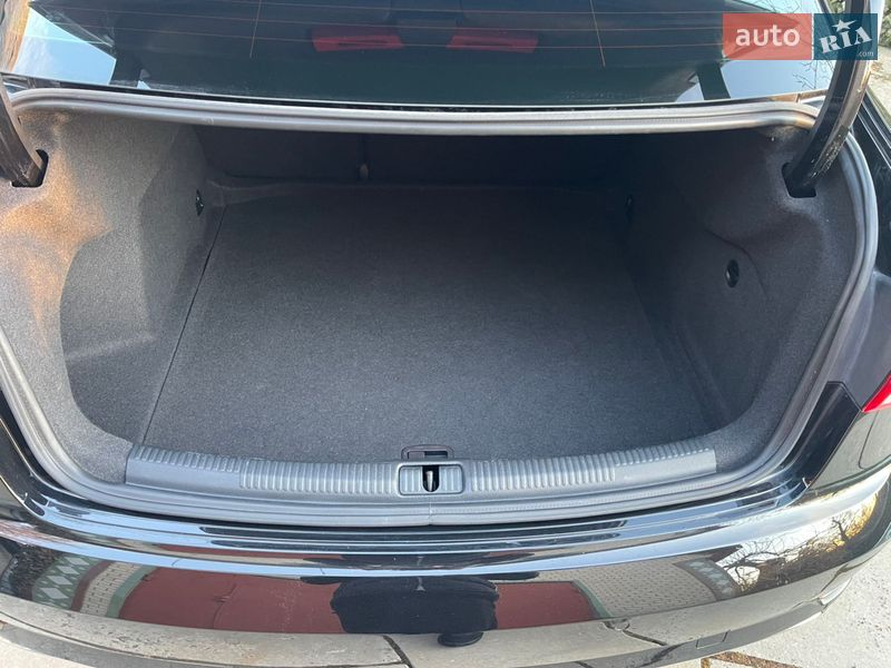 Седан Audi A3 2018 в Гнівані