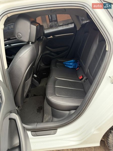 Седан Audi A3 2014 в Валках