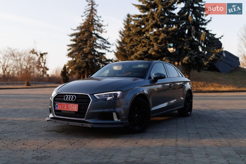 Седан Audi A3 2018 в Дубні