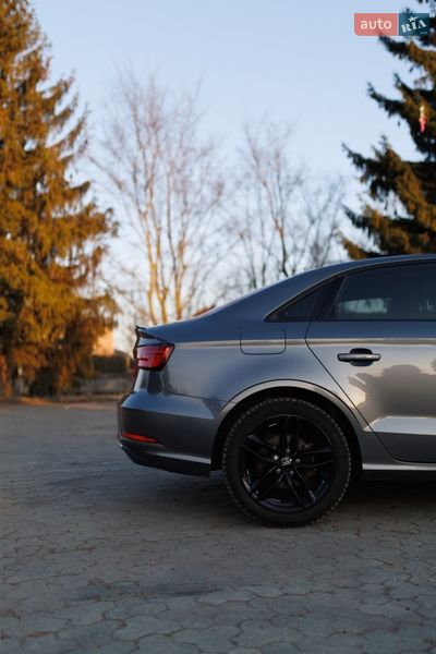 Седан Audi A3 2018 в Дубні