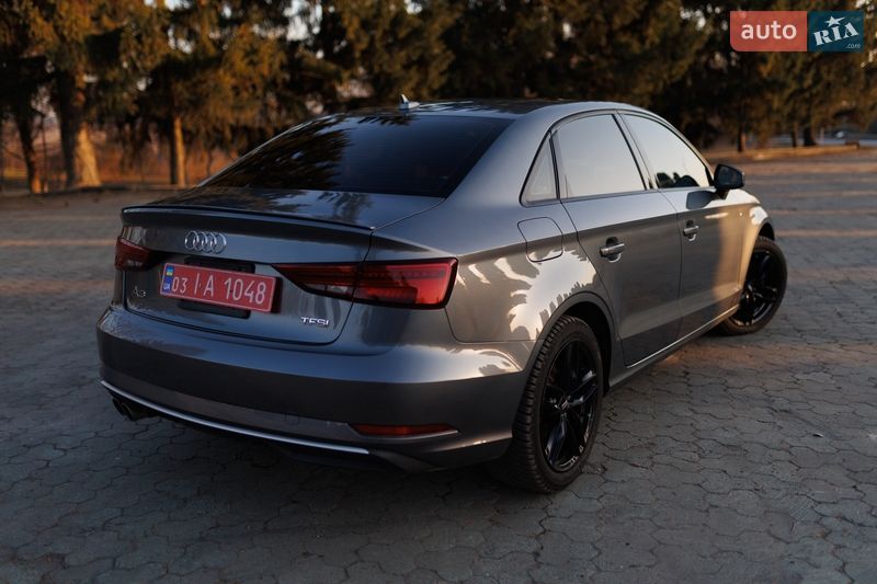 Седан Audi A3 2018 в Дубні