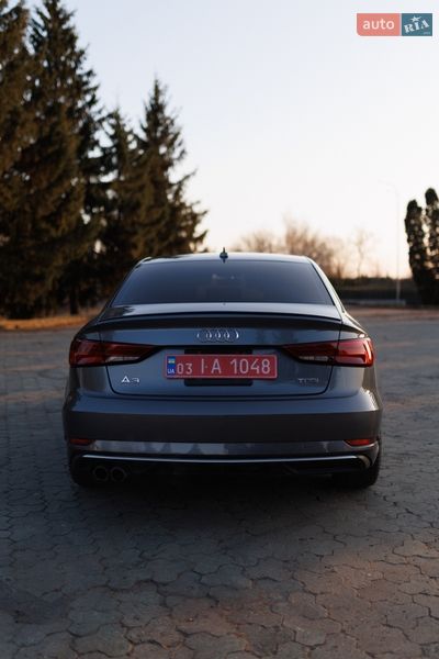 Седан Audi A3 2018 в Дубні