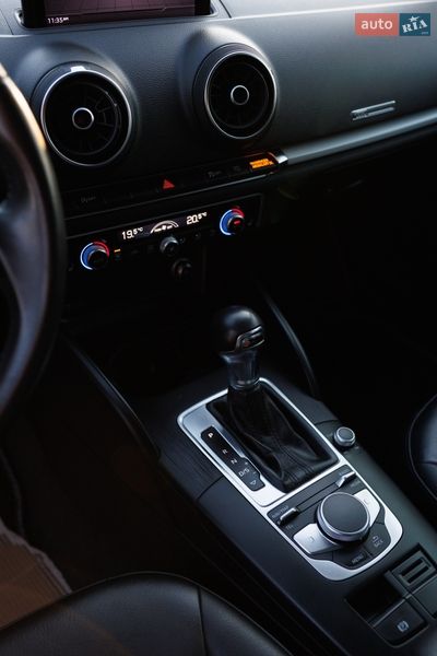 Седан Audi A3 2018 в Дубні