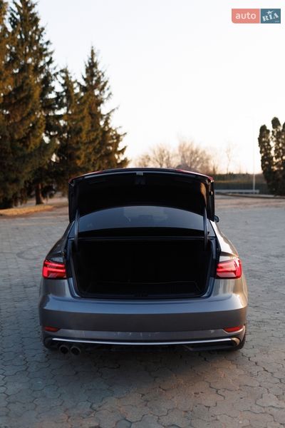 Седан Audi A3 2018 в Дубні