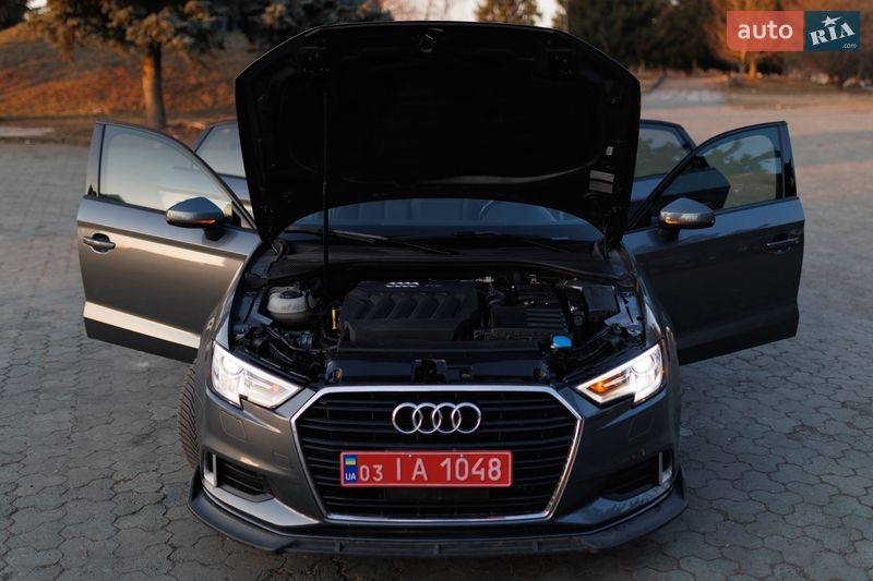 Седан Audi A3 2018 в Дубні